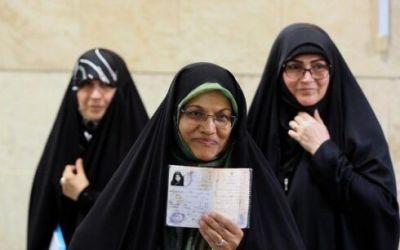 İranda prezidentliyə iddialı ilk qadın namizədliyini geri götürdü