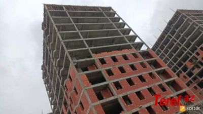 Bakıda tikilməkdə olan binadan şok görüntü: sosial şəbəkə çalxalandı - FOTOLAR