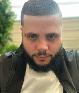Zaur özünü tanınmaz hala saldı - Aparıcının illərdir öyrəşdiyimiz görünüşü TAMAMİLƏ DƏYİŞDİ - FOTO