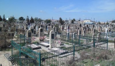 Pərviz müəllim illər uzunu daşıdığı vəzifəsinin hesabına ,,levı yollar''la yəni Buzovna qəbirsanlığında məzar biznesi vasitəsi ilə mənimsədiyi pullar hesabına ən imkanlı şəxslərindən birinə çevrilib - Prezidentin nəzəri