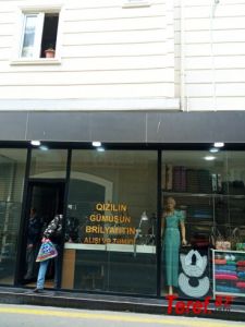 Bakı şəhərinin mərkəzində səkilər zəbt edilib, artıq mərtəbələr tikilir, balkonlar uzadılır və məsul şəxslər bunu görmür - NƏDƏN? Bakı şəhərinin mərkəzində səkilər zəbt edilib, artıq mərtəbələr tikilir, balkonlar uzadılır və məsul şəxslər bunu görmür - NƏDƏN?