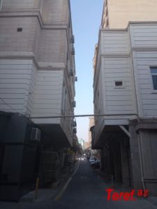 Bakı şəhərinin mərkəzində səkilər zəbt edilib, artıq mərtəbələr tikilir, balkonlar uzadılır və məsul şəxslər bunu görmür - NƏDƏN?