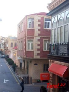 Bakı şəhərinin mərkəzində səkilər zəbt edilib, artıq mərtəbələr tikilir, balkonlar uzadılır və məsul şəxslər bunu görmür - NƏDƏN? Bakı şəhərinin mərkəzində səkilər zəbt edilib, artıq mərtəbələr tikilir, balkonlar uzadılır və məsul şəxslər bunu görmür - NƏDƏN?