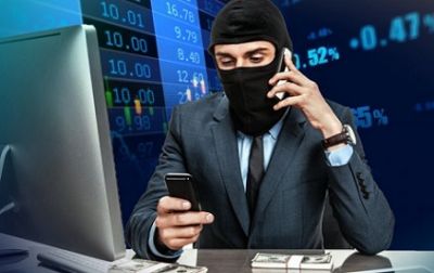Bank kartlarından oğurlanan pullar: necə baş verir, nə etməli?