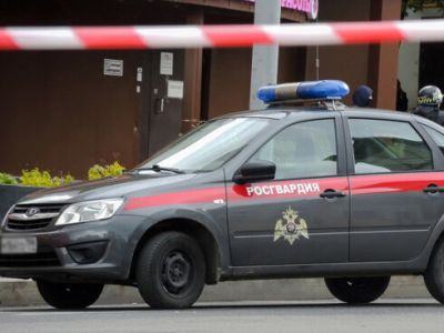 Rusiya Milli Qvardiyasının avtomobili əməkdaşları ilə birlikdə yandırılıb