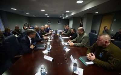 Zelenski Ostinlə döyüş meydanındakı vəziyyəti müzakirə etdi