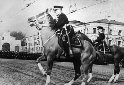 Şahə qalxan atdan sıçrayan Jukov, Stalinin qəzəbi, Beriyanın istehzası –