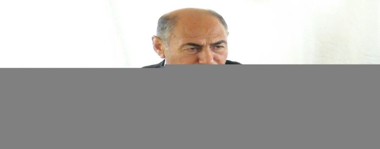 VİDADİ İSAYEVİN ADAMI BAYRAĞIMIZI TƏHQİR ETDİ – VİDEO
